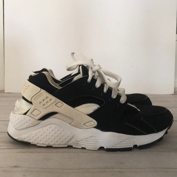 Nike Huarache shoes for girls - Picture 1 of 5